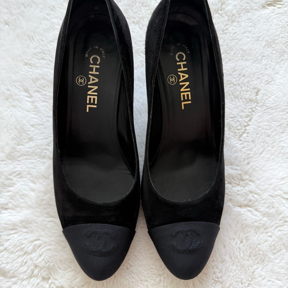 CHANEL women suede heels with pearls  size 38C EU Authentic - Picture 2 of 9